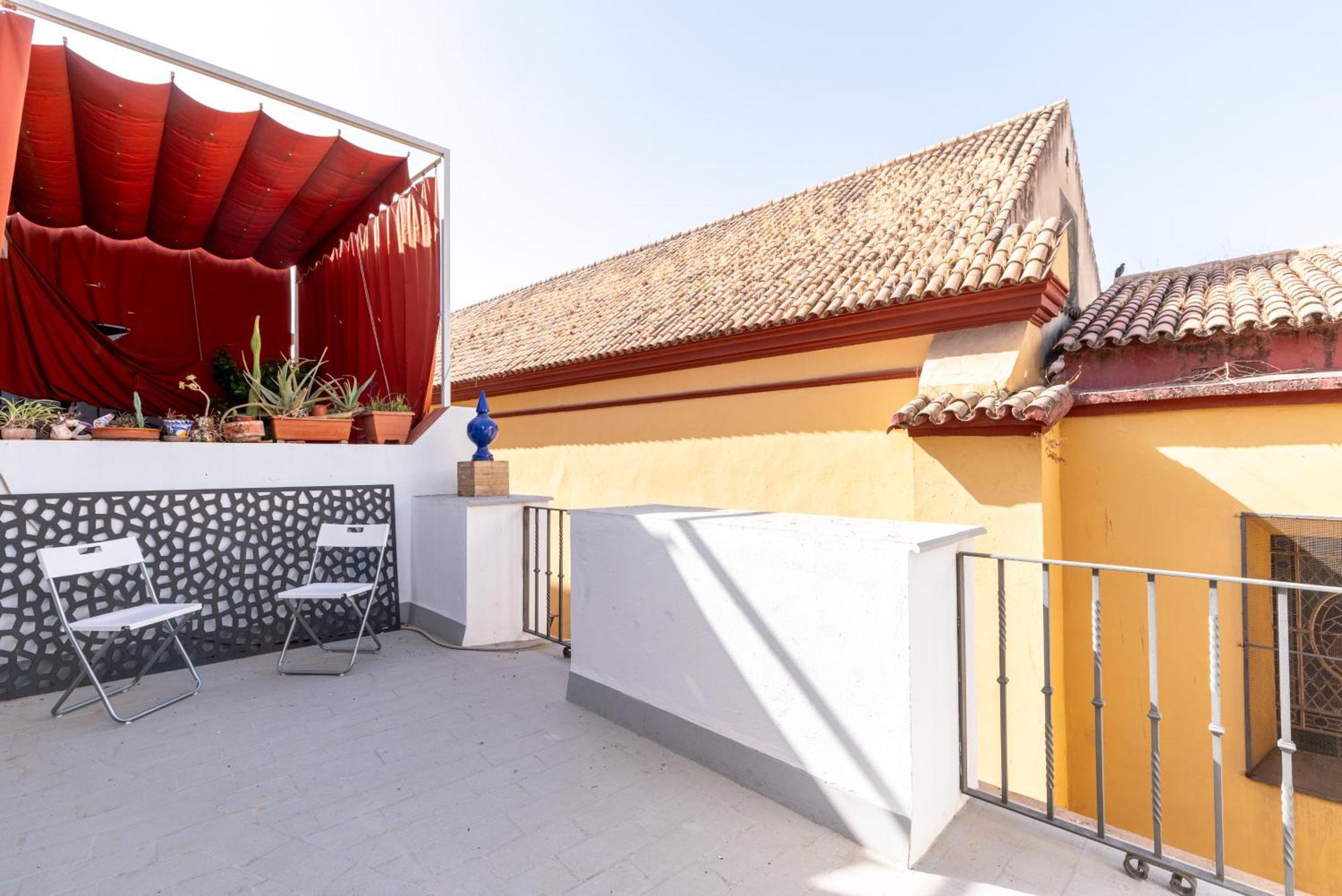 House Sevillana Parking Экстерьер фото