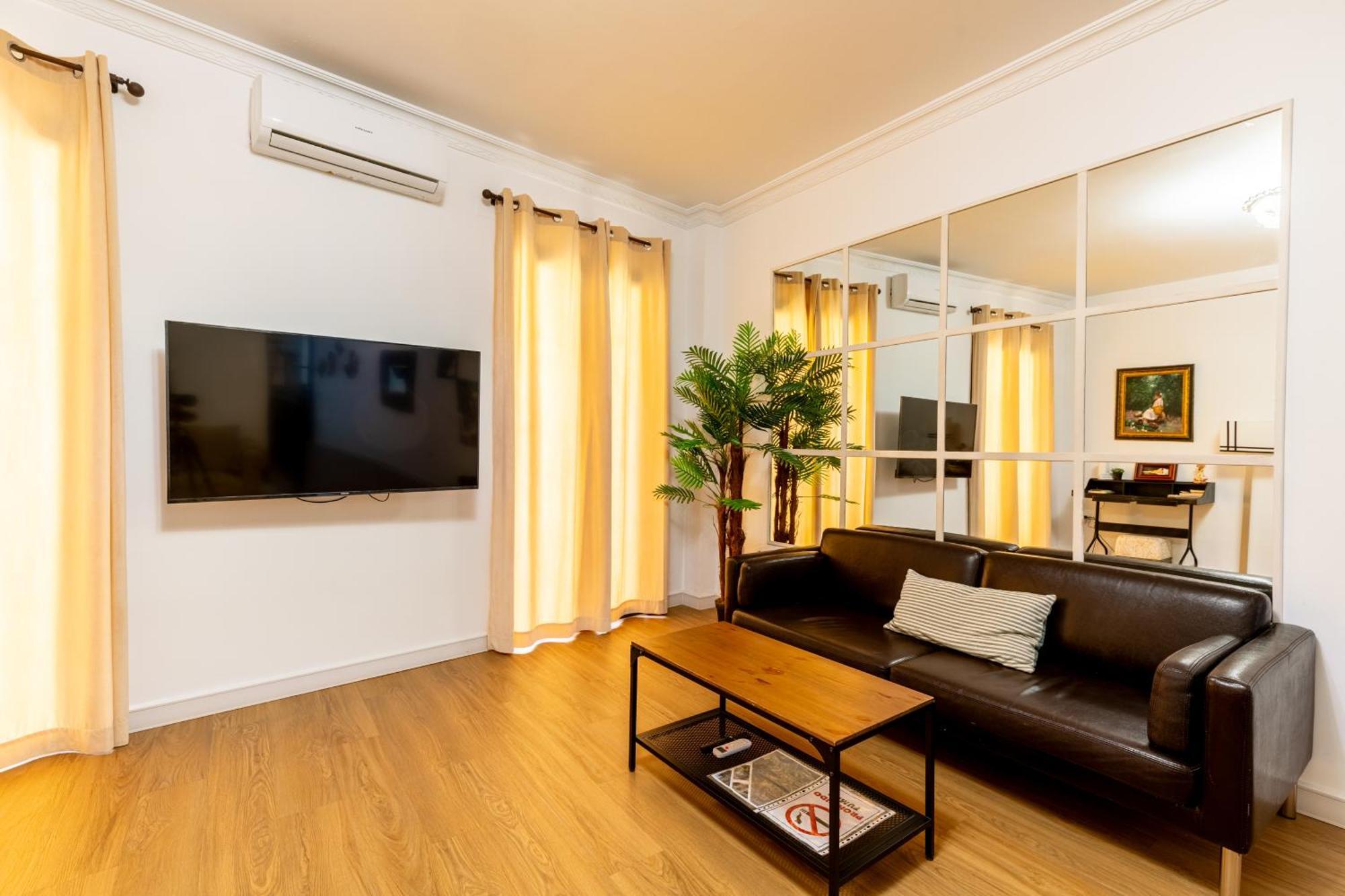 House Sevillana Parking Экстерьер фото