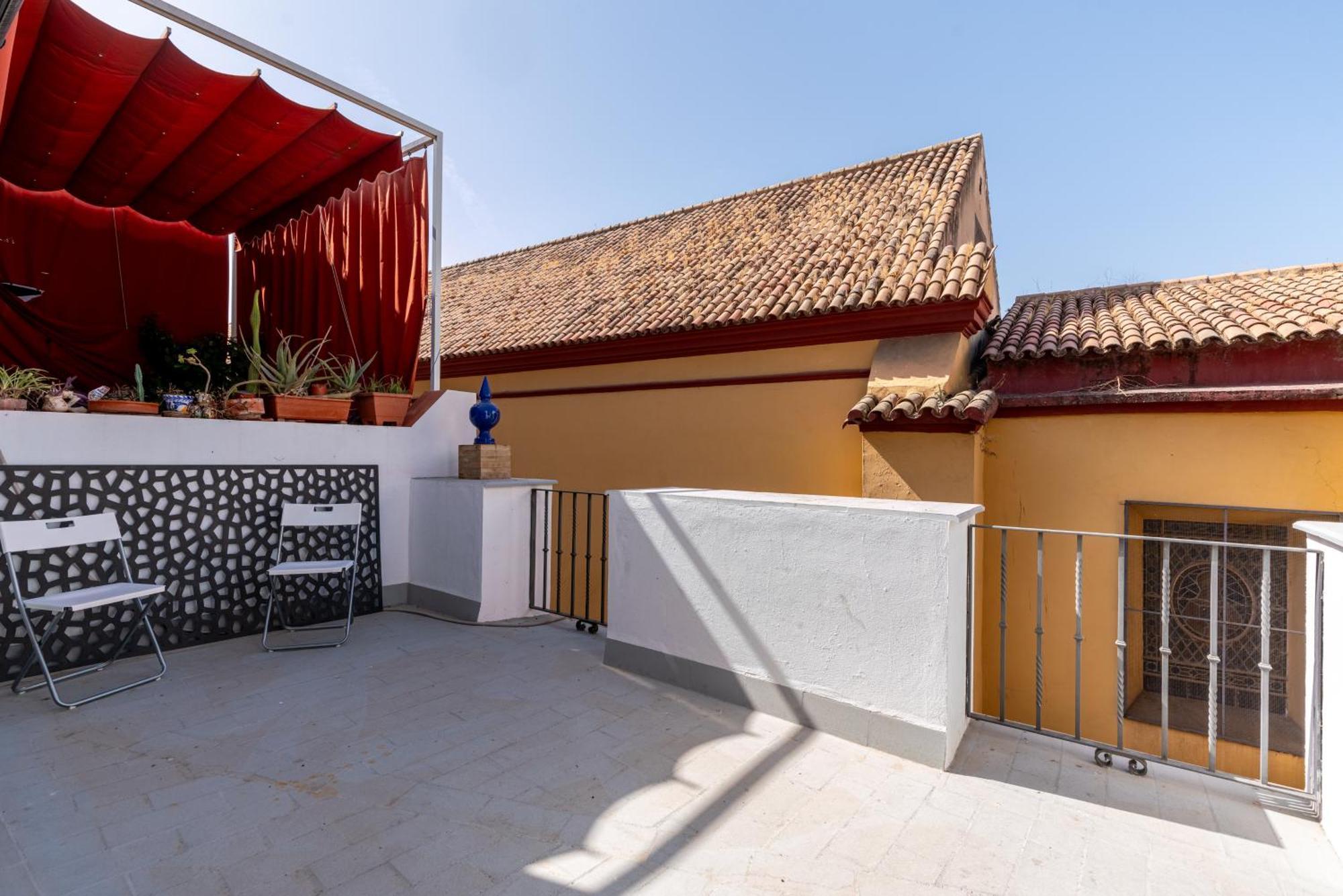 House Sevillana Parking Экстерьер фото